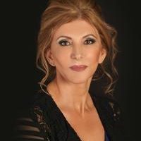 Adele Rezai bio photo
